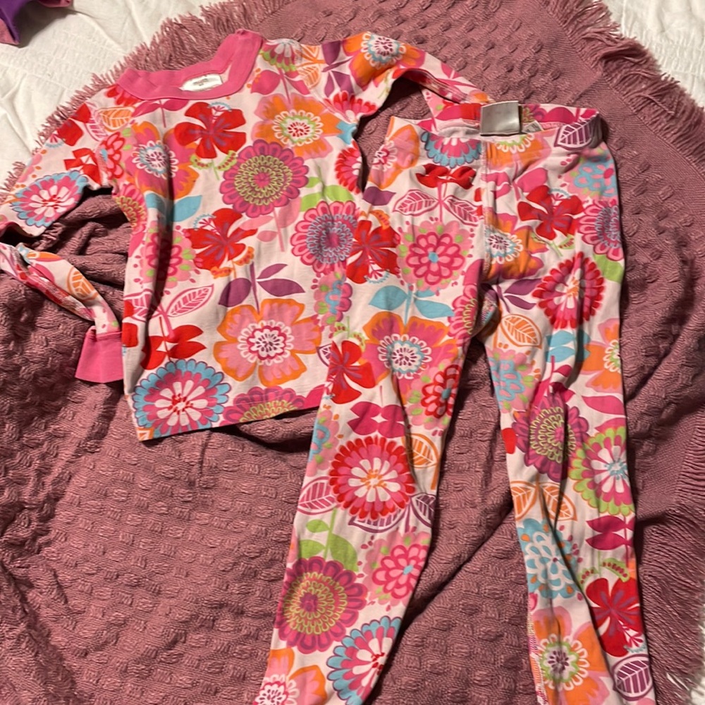 Hanna Andersson sweet floral, colorful pink pjs 💓